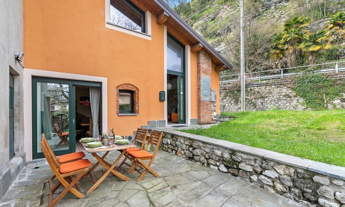 Monvalle House | Relax by the Ocean at La Maison Du Lac, Monvalle, Italy