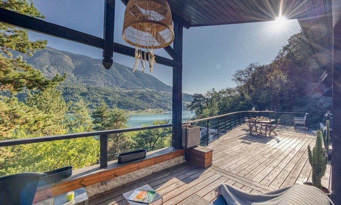 Lavars Villa | Relax at La Maison du Lac with Lake Views and Pet-Friendly Stay