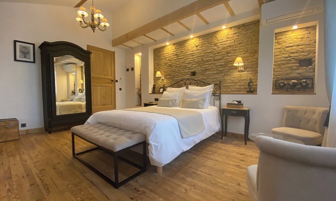 Labarthe-sur-Leze Bed & Breakfast | Eco-Friendly Bliss at La Maison du Poëlon - Guest Rated 9.8
