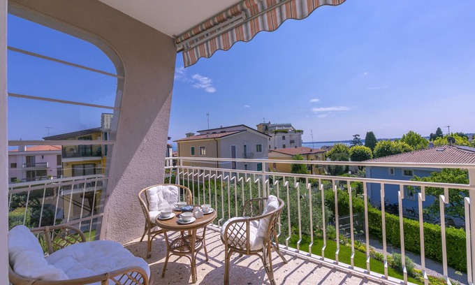 Desenzano del Garda Apartment | Relax at La Maison Fleurie: Oceanfront Stay in Desenzano