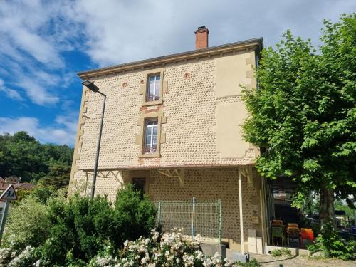 Hauterives Apartment | Discover La Maison Lourégo-HORTENSIA: Family-Friendly Retreat