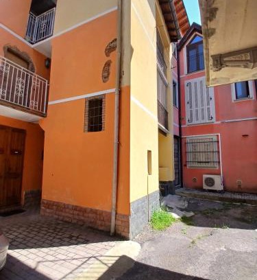 Besano House | La Maison-Tour de Miel et Misaél