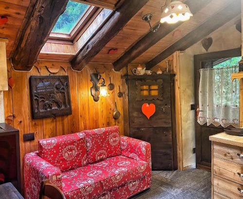 Pallusieux Apartment | Pet-Friendly Retreat at La Maisonnette de Stefano, Rated 8.9