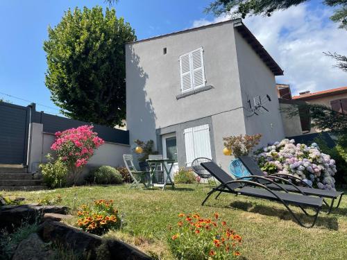 Ceyrat House | Cozy La Maisonnette de Julien: Guest Rated 9.1, Breakfast Included