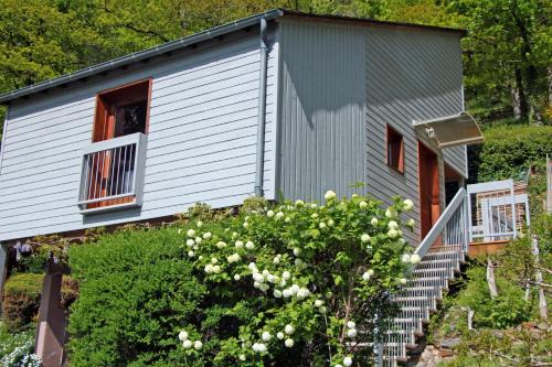 Sebrazac House | Cozy La Maisonnette en Bois: Child-Friendly Retreat