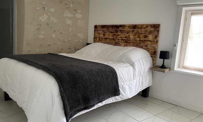 Saint-Aignan House | Guest Rated: La maisonnette La Gitonniére with Family Kitchen