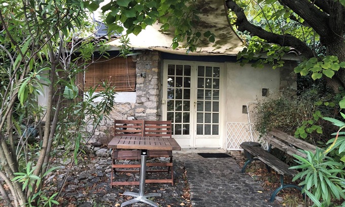 Carros House | Serene LA MAISONNETTE - Provencal Retreat with Pool & Spa