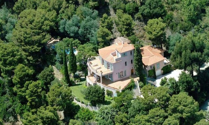 Rayol-Canadel-sur-Mer Villa | La Malpagne Villa: Family-Friendly Retreat by the Water