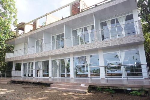 Juanchaco Hotel | Discover La Manigua Hostal: Top-Rated Stay with Restaurant