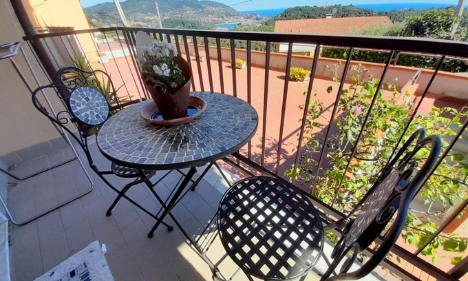 Pitelli Apartment | Pet-Friendly Retreat at La Marineria di Linoris