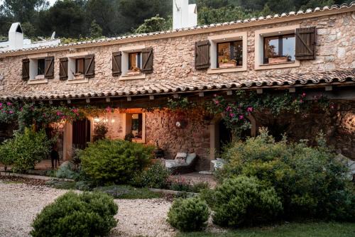 Pontons Villa | Discover La Masia Alt Penedès: Oceanfront Retreat