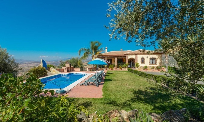 Alcaucin Villa | Discover La Meica Alcaucín: Family-Friendly Retreat with Spa
