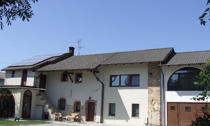 Boves Apartment | Cozy La Meridiana: Family-Friendly Retreat in Restored Farmhouse