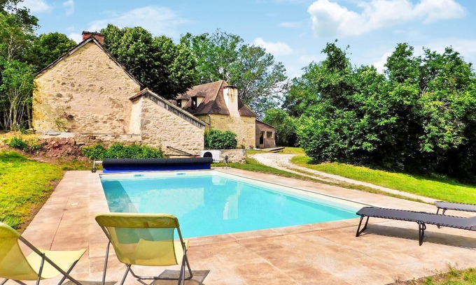 Nadaillac-de-Rouge House | Discover 3 Bedroom Retreat in Nadaillac De Rouge