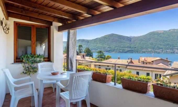 Porto Valtravaglia House | Cozy La mia Casetta with Ocean Views and Spa Amenities