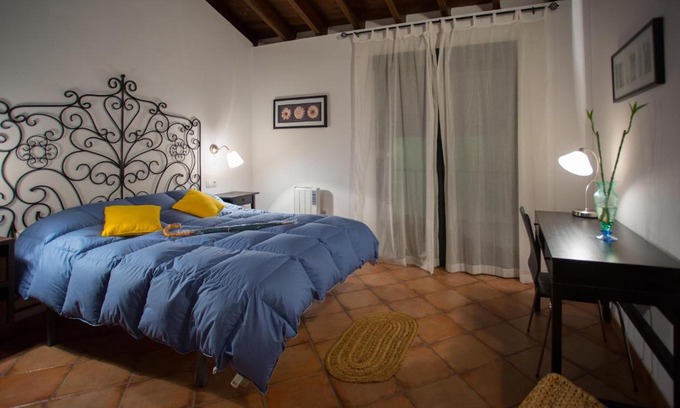 El Almendro House | Discover La Mina Rural: Family-Friendly Retreat with Hot Tub