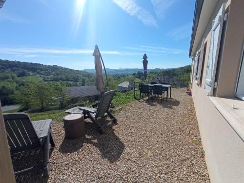 Cublac House | La Mirabelle: Comfort and Scenic Views Await You