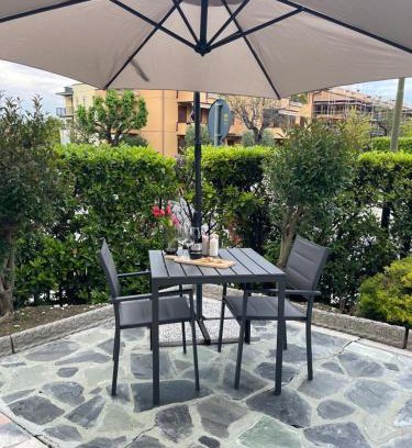 Rivoltella Apartment | Discover La Mirage: Family-Friendly Getaway with Hot Tub