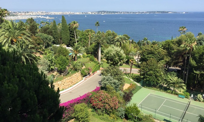 Vallauris Apartment | Oceanfront Apartment with Breathtaking Views and Pool
