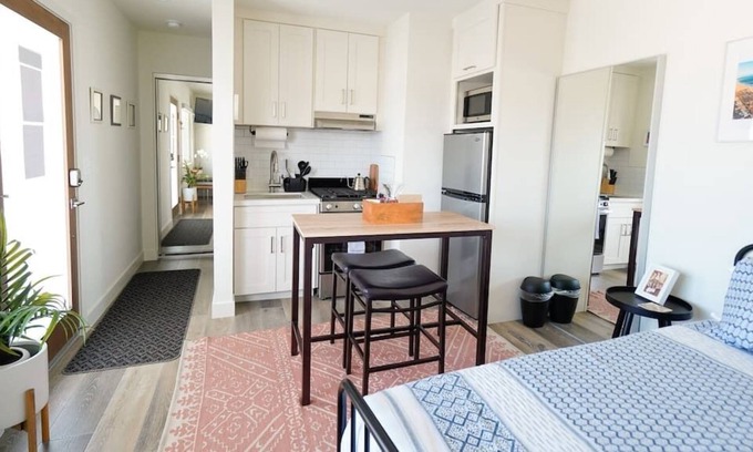 El Segundo Apartment | Modern LA Studio with Pool, BBQ Deck & Beach Access