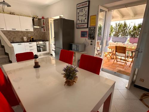 Rezza House | Experience Oceanfront Comfort at La Moggia Guest House