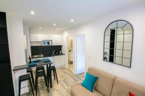 Saint-Roch - Badouillere - Chavanelle Apartment | Chic & Cozy La Montgolfière in Hypercentre - Pet Friendly