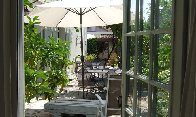 Mandelieu-la-Napoule Beach Apartment | Sunny Garden Studio by the Sea with Oceanfront Amenities