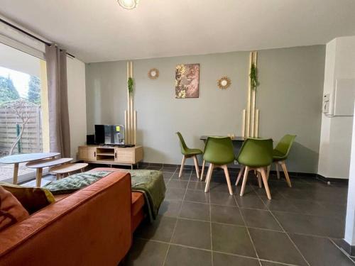 Pinsaguel Apartment | Experience Nature Near Toulouse with Family-Friendly Amenities