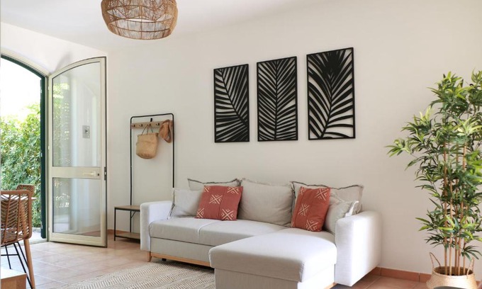San Lorenzo Apartment | Ideal Getaway at La Nica, Steps from the Sea