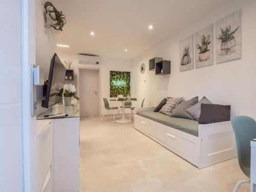 Centro Urbano Apartment | Remarkable LA NICCHIA: Family-Friendly & Guest Rated 9.7