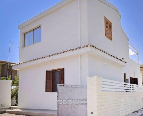 Marina di Modica House | Experience La Nike: Pet-Friendly, Family-Approved Stay