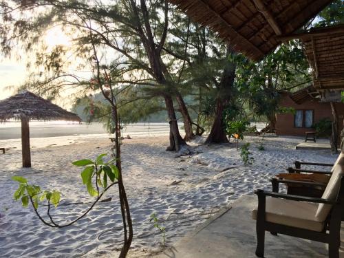 Ranong Resort | Oceanfront Retreat at La Ong Lay with Family-Friendly Amenities