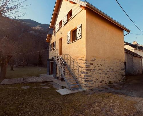 Fos Ski Chalet | Unforgettable Stay at La OUTÏN 1925 - Perfect for Families!