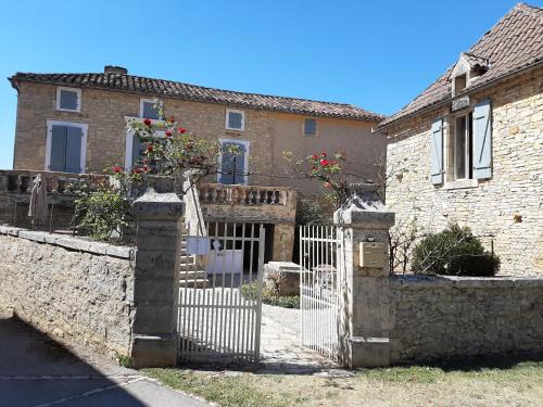 Les Arques Bed & Breakfast | Pet-Friendly Retreat at La P'tite Place with Breakfast