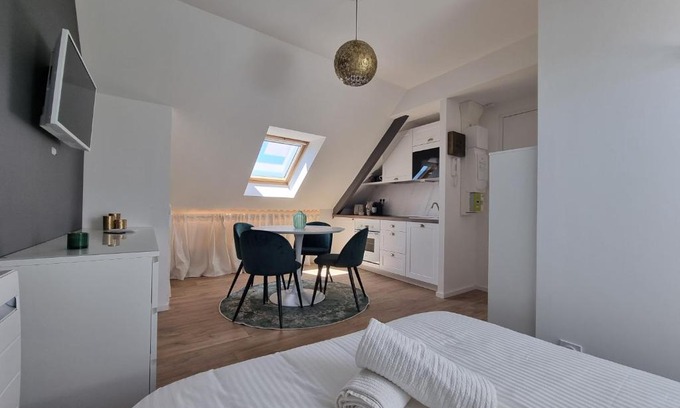 Bruz Apartment | Discover La Palme d'Or: Child-Friendly Retreat, Rated 9.4