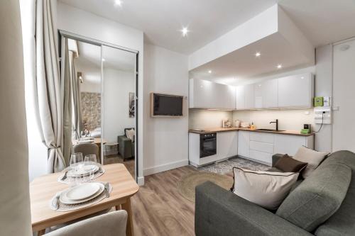 Republique - Tolstoi Apartment | Discover La Palmeraie AIL: Family-Friendly Getaway