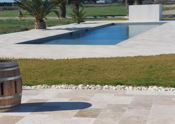 Aimargues Apartment | La Palmeraie: Oceanfront Retreat for Families and Pets