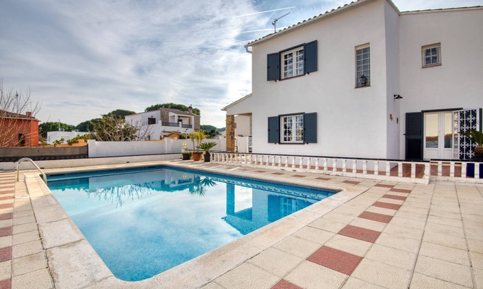 L'Escala House | Discover LA PALOMA: Cozy House with Private Pool in l'Escala