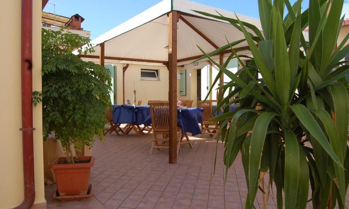 Marina di Pisa House | Discover Family-Friendly Comfort at La Papaya Hotel