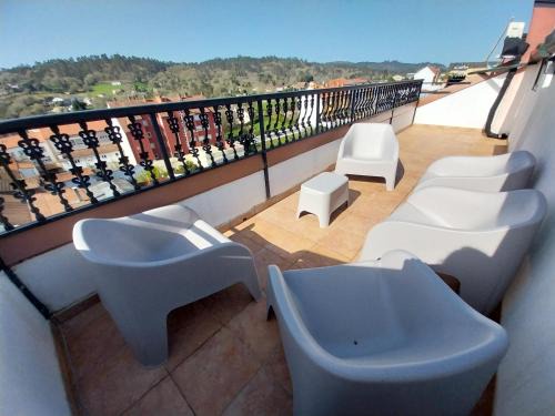 Maceira Apartment | Discover La Parada del Camino: Family-Friendly Retreat 9.8
