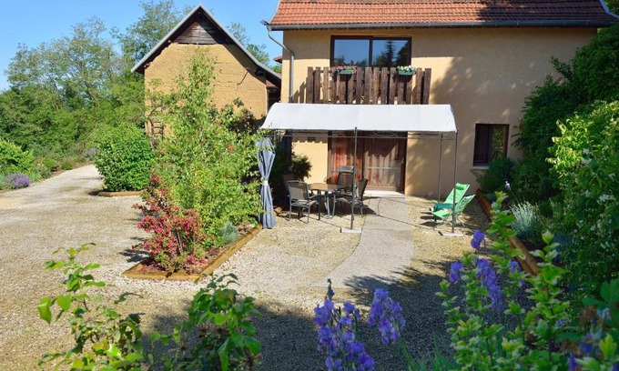 Saint-Genix-sur-Guiers Apartment | Experience Relaxation at La Parenthèse - Gîte de la Sittelle