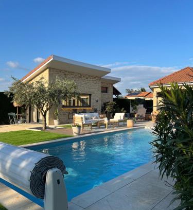 Clonas-sur-Vareze House | Inviting La Parenthèse: Oceanfront Escape with Pool Access