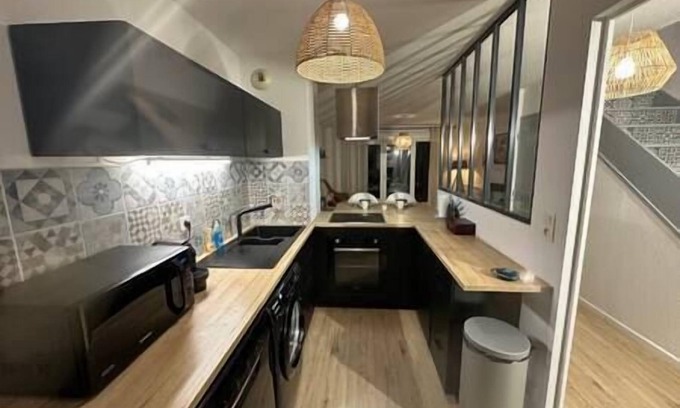 Neuville-sur-Saone House | Discover La Parenthèse Neuvilloise: Cozy Home with Garden