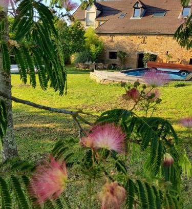 Etrigny Bed & Breakfast | Delightful La Parenthèse à Etrigny with Ocean View Pool