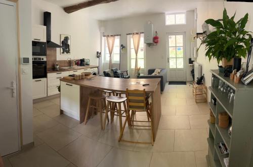 Champeaux-sur-Sarthe House | Pet-Friendly Retreat at La Parenthèse - Rated 9.3/10