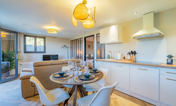 Roquefort-la-Bedoule Apartment | Relaxing Getaway at La Parenthèse en Provence Spa Retreat