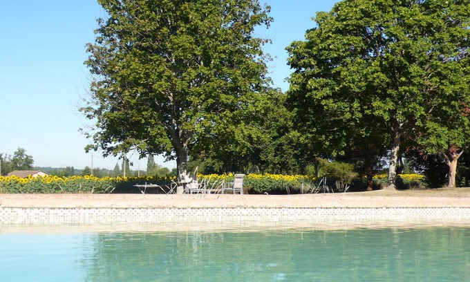 Gragnague House | Relax at La Pasteliere with Pool and Spa Amenities