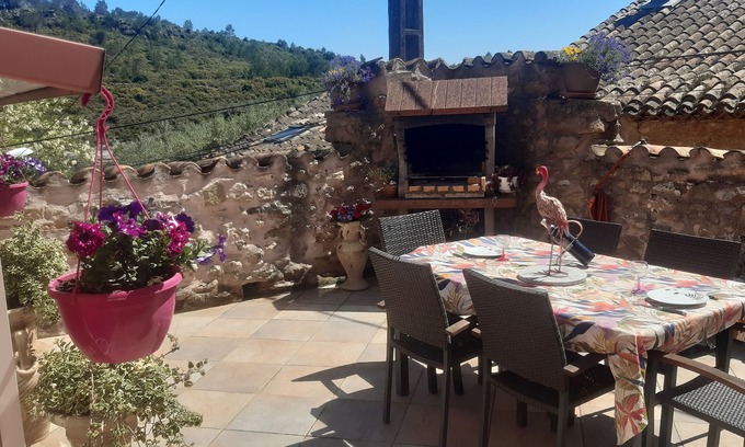 Saint-Chinian House | Pet-Friendly LA PASTOURELLE with Ocean View & Spa Access