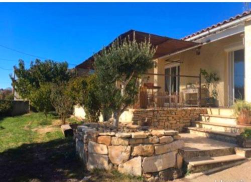 Forcalquier House | Tranquil La Pastourelle Villa: Family-Friendly Retreat