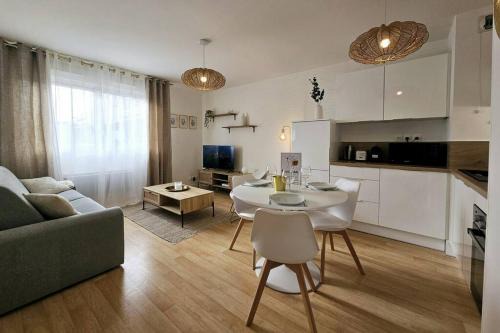 Bruz Apartment | Relax at La Pause Dorée d'Anne-Sophie: Spa & Family Friendly